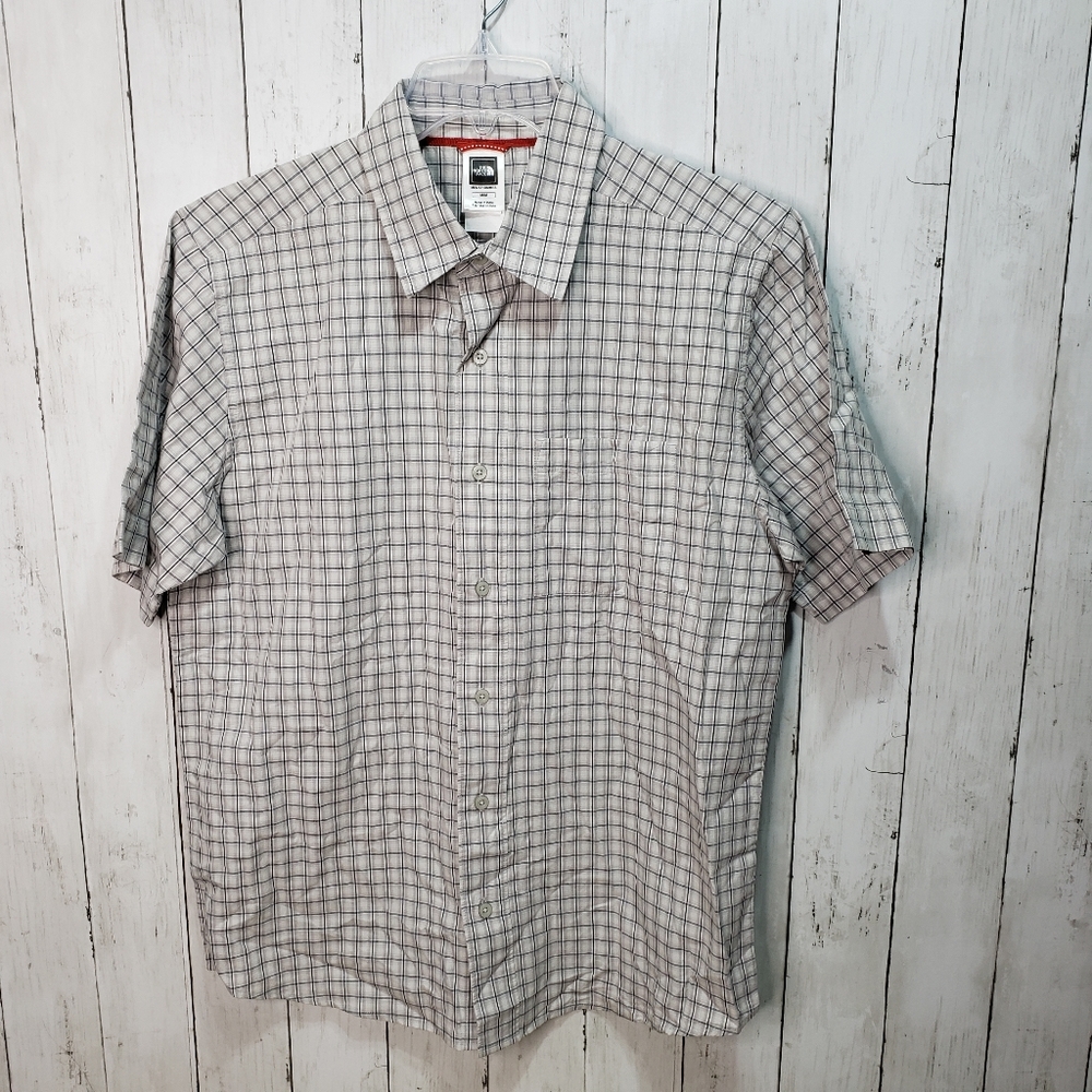 The North Face Men's Plaid Short Sleeve Button Down Cotton Shirt Size Medium.